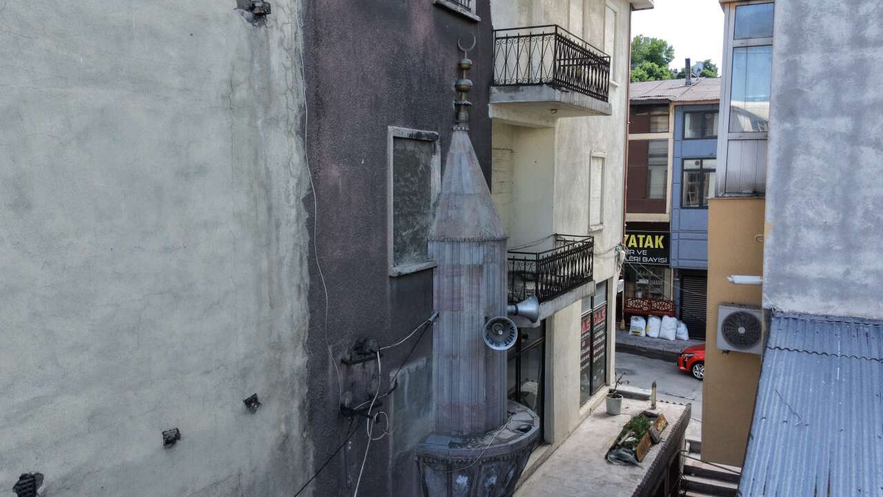 Gören dönüp bir daha bakıyor! Bu caminin minaresi şaşırtıyor 4